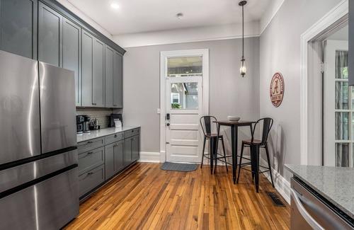 Tuscaloosa Haus | NEW Listing! BAMA House! Great for Game Day! Blocks to Stadium or Downtown!