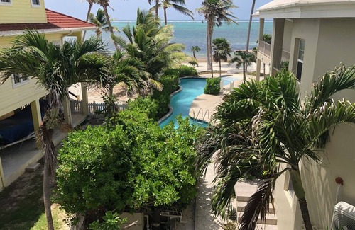 San Pedro Eigentumswohnung | New Listing - Beautifully Decorated, One Bedroom Ocean View Condo