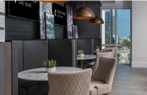 Riverwalk Fort Lauderdale Wohnung | NEW LISTING! Contemporary 1BR, in unit Washer/Dryer, FREE parking with all amenities! by RedAwning