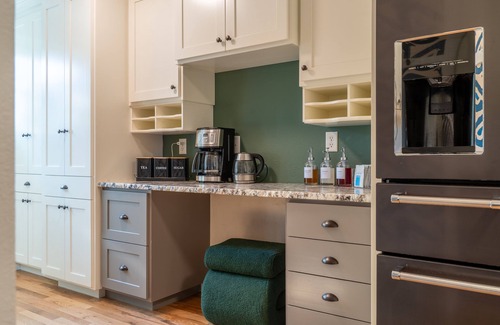 Pocatello Haus | Steps from ISU, Hot Tub, Fire Pit, game room,