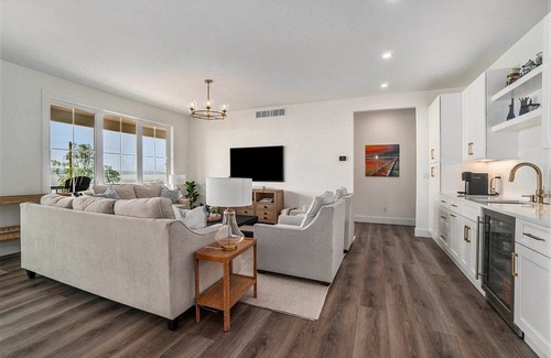 Lake Township Hütte | New Listing! Modern Luxury New Build Cottage on Crystal Lake