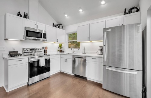 Millville Haus | NEW LISTING! Mountain Chic Retreat by RedAwning