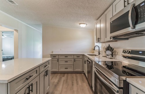 Groveland Hütte | NEW LISTING! Relaxing 4BR Hideaway in Groveland by RedAwning