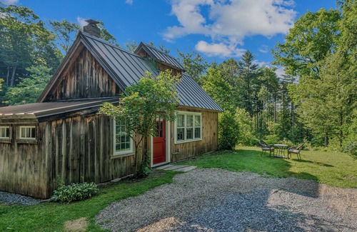 Brownsville Hütte | NEW LISTING Rustic Charm Meets Modern Comfort at Rock Haven Sugar House in Reading, VT