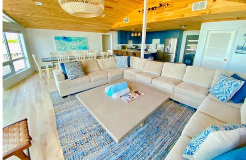 Hartswell Haus | New Listing The Bahama Island House
