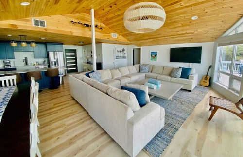 Hartswell Haus | New Listing The Bahama Island House