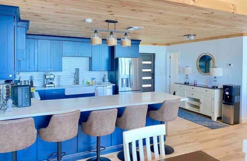 Hartswell Haus | New Listing The Bahama Island House