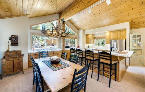 Talmont Haus | New Listing! Woodland Heights at Tahoe Park- Pet Friendly - Private Beach