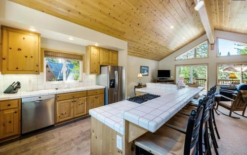 Talmont Haus | New Listing! Woodland Heights at Tahoe Park- Pet Friendly - Private Beach