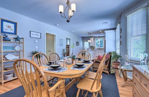 New London Wohnung | New London Hideaway Near Beaches and Local Spots!