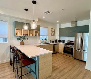 Sherman Oaks Wohnung | New Luxe 3B 3Bath Townhouse