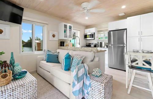 Nassau Haus | NEW LUXE Caribbean Cottage in THE BAHAMAS with Canal Access!