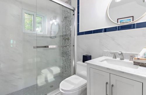 Nassau Haus | NEW LUXE Caribbean Cottage in THE BAHAMAS with Canal Access!
