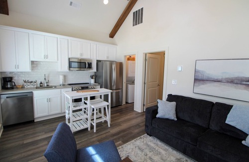 Auburn Hütte | New Luxury 1BR Cottage in Downtown Auburn!