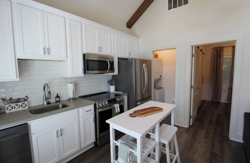Auburn Hütte | New Luxury 1BR Cottage in Downtown Auburn!