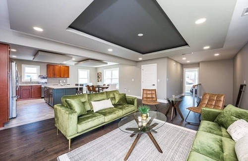 West Central Eigentumswohnung | New! Luxury 3BR 3BA Downtown Fort Wayne Condo with Massage Chair, WiFi&Parking