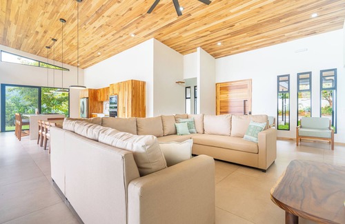 Tres Rios Haus | NEW! Luxury-4 Suites-Private pool-Ocean views-