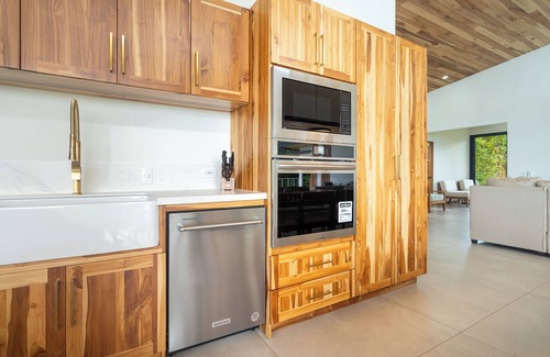 Tres Rios Haus | NEW! Luxury-4 Suites-Private pool-Ocean views-