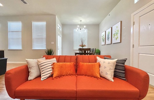 McAllen Wohnung | NEW! Luxury Apt, 5 min from Mall, Airport, & Dine!