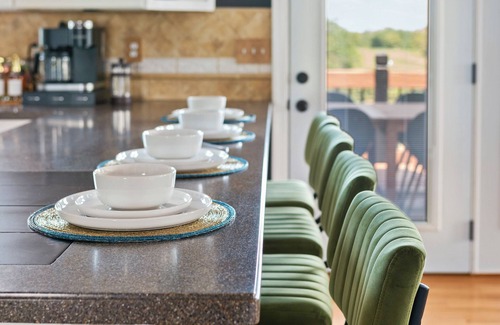 Shelby County Haus | *NEW* LUXURY HOME: HEATED POOL-HOT TUB-SAUNA-FIREPIT-GAME ROOM-SPEAKEASY-6 BEDS/5 BATHS-5 KING BEDS