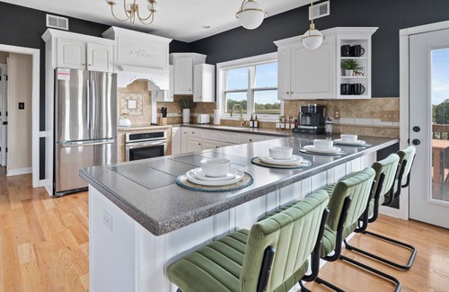 Shelby County Haus | *NEW* LUXURY HOME: HEATED POOL-HOT TUB-SAUNA-FIREPIT-GAME ROOM-SPEAKEASY-6 BEDS/5 BATHS-5 KING BEDS