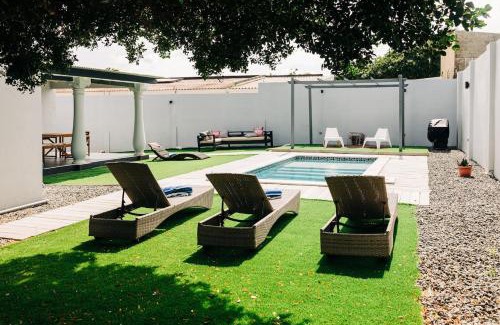 Wayaka Haus | New Modern 3br Private Pool, 6min Form The Beach