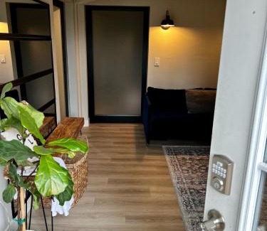 Thousand Oaks Haus | NEW Modern apt w/pool & hot tub in nature