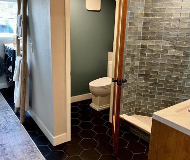 Thousand Oaks Haus | NEW Modern apt w/pool & hot tub in nature