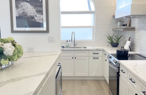 Bodden Town Eigentumswohnung | NEW! Modern Beach/Oceanfront Condo - STUNNING! Seabreeze Villas