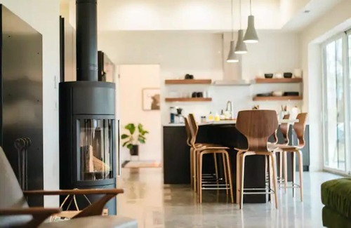 Morrisonville Hütte | New Modern Cabin on 2 Acres with Water Views