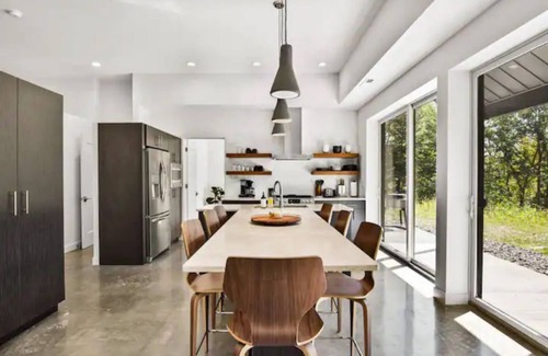 Morrisonville Hütte | New Modern Cabin on 2 Acres with Water Views