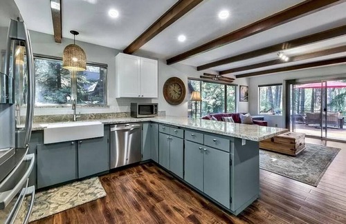 Plumas Eureka Estates Kabine | NEW Modern Cozy Cabin w/ Spectacular Deck