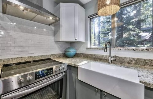 Plumas Eureka Estates Kabine | NEW Modern Cozy Cabin w/ Spectacular Deck