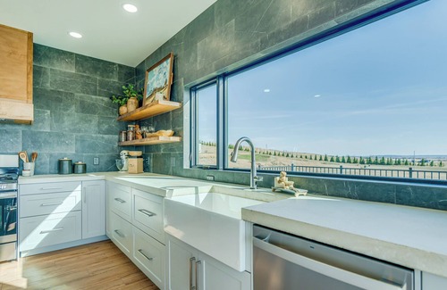 Bismarck Sonstige | New Modern Farmhouse with Epic Views