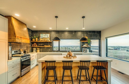 Bismarck Sonstige | New Modern Farmhouse with Epic Views