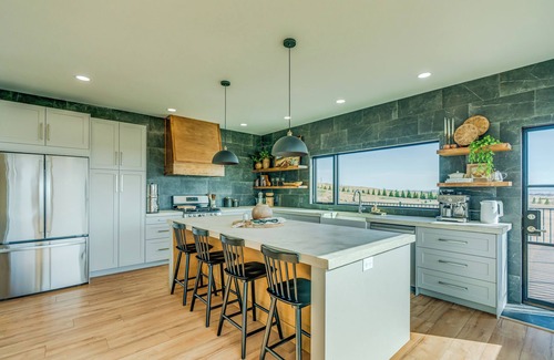 Bismarck Sonstige | New Modern Farmhouse with Epic Views