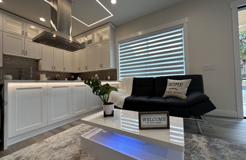 Newport Haus | New Modern Home in Bellevue