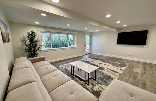 Newport Haus | New Modern Home in Bellevue