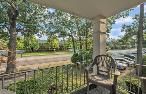 Bedford Wohnung | NEW! Modern Loft 15 Min to Downtown Toledo