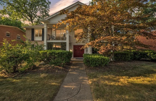 Bedford Wohnung | NEW! Modern Loft 15 Min to Downtown Toledo