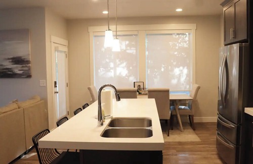 Millcreek Haus | New Modern Twin Home, Pet Friendly, Close to Airport, Downtown, Resorts and more