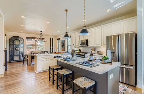 Bear Hollow Village Haus | New! Mountain Escape in Park City! Family Retreat w/ Hot Tub-Skiing-Hiking! 5410