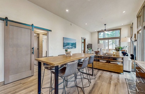 Truckee Haus | New, mountain-modern cabin with gas fireplace & great location
