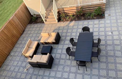 Faubourg Delassize Haus | New Orleans Chic Oasis for 14, Near St. Charles