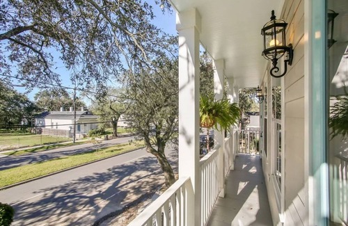 Faubourg Delassize Haus | New Orleans Chic Oasis for 14, Near St. Charles