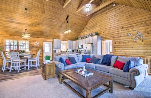 Osage Beach Kabine | NEW! Osage Beach Cabin w/ Deck, Fire Pits and Private Dock!