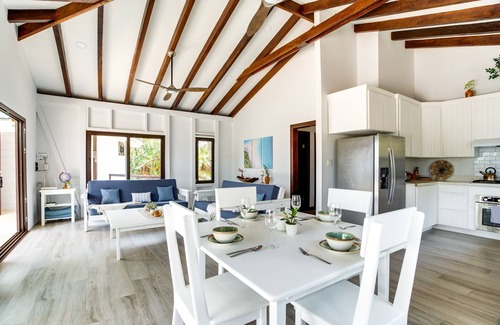 Placencia Villa | New-Photo Perfect-Beachfront Home-Infinity Pool