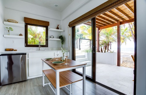 Placencia Villa | New-Photo Perfect-Beachfront Home-Infinity Pool