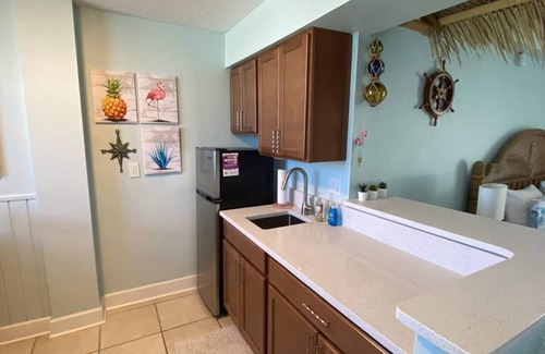 East Daytona Wohnung | NEW POOL OPEN! Direct Oceanfront | Remodeled Tiki Theme | Private Balcony