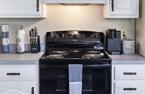 Mifflinburg Haus | New Renovated House within Campground